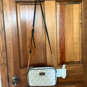 Micheal Kors crossbody bag